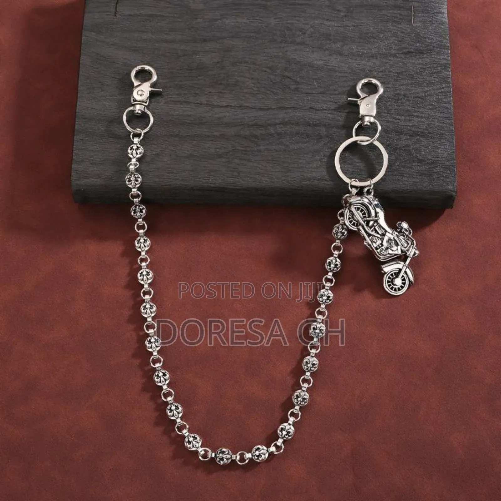 Durable Fashion Side Chain For Men – Stylish Chain To Match Any Outfit
