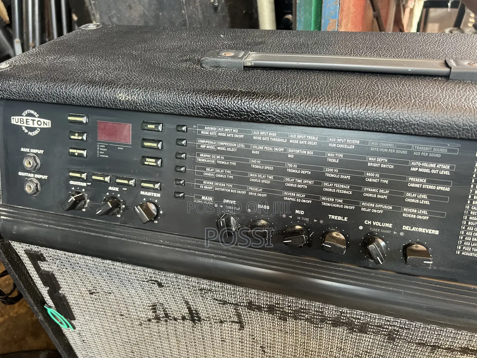 Line 6 Keyboard Combo From Germany in Tema Metropolitan - Musical ...