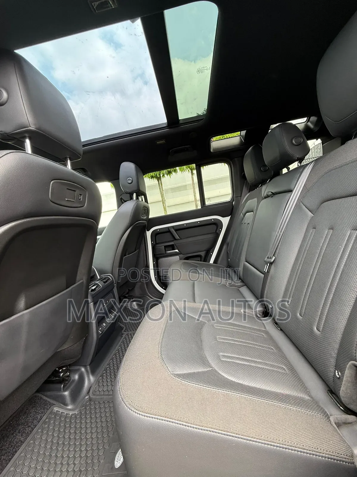 Land Rover Defender S 2021 White