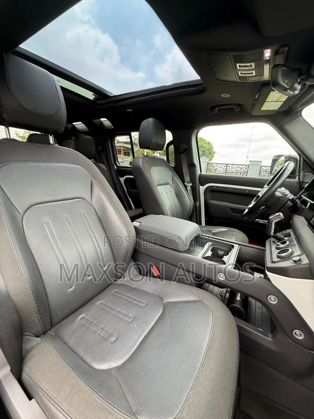 Land Rover Defender S 2021 White