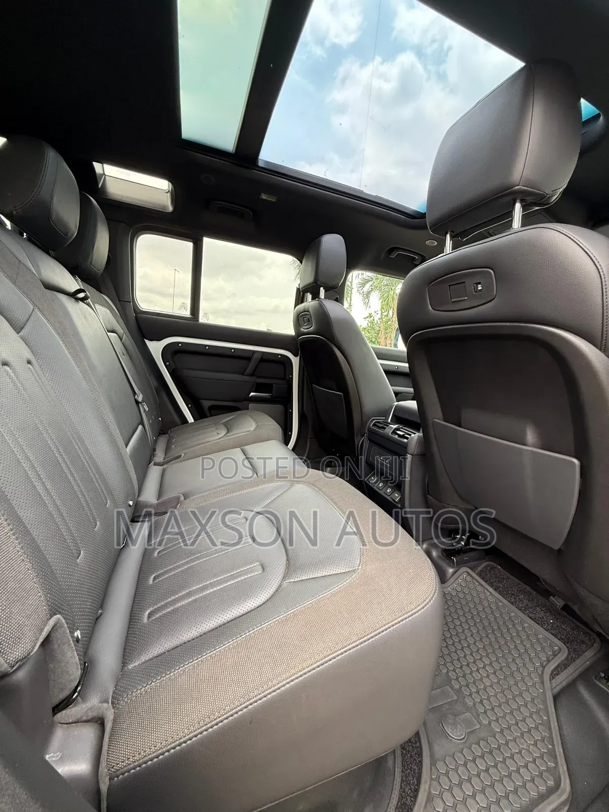 Land Rover Defender S 2021 White
