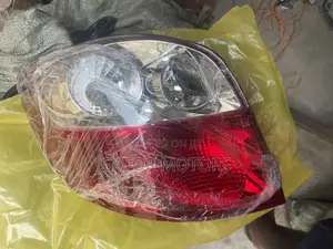 Matrix 2009 2010 2011 2012 2013 2014 Tail Light (Pair)