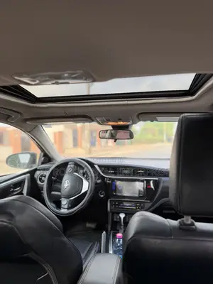 Toyota Corolla XSE (1.8L 4cyl 2A) 2019 Red