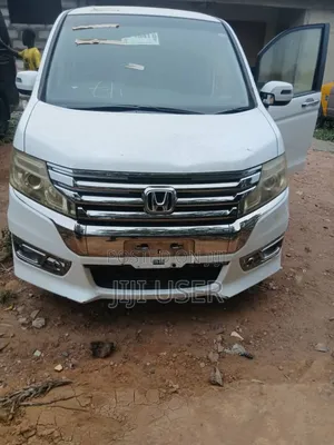 Honda Stepwgn 2012 White