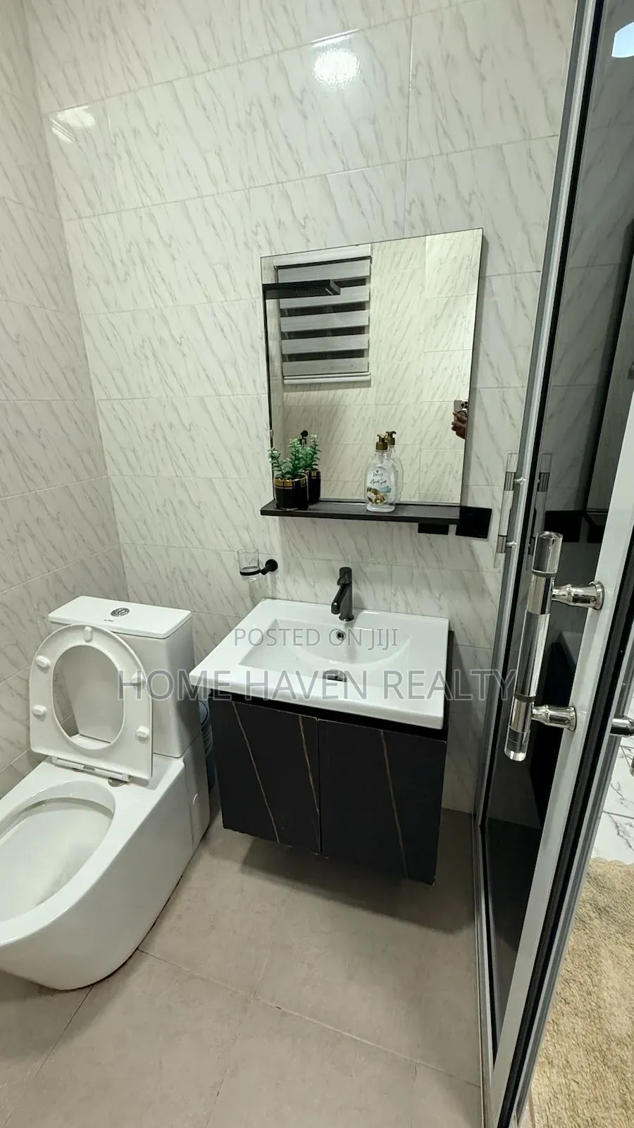 Furnished 2bdrm Apartment in Borteyman Estate, School Junction for sale