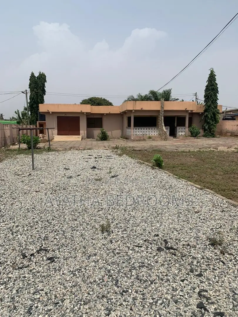 4bdrm House in Camp 2, New Town for rent