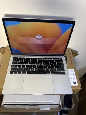 Laptop Apple MacBook Pro 2017 8GB Intel Core i5 SSD 256GB