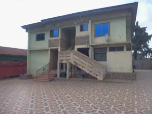 8bdrm House in Kumasi Metropolitan for sale