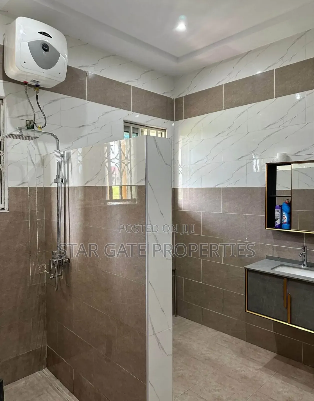 5bdrm House in Kwadaso Akyeremade, Kumasi Metropolitan for sale