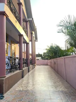 7bdrm Mansion in Tantra Hills, Ola Achool Area for rent