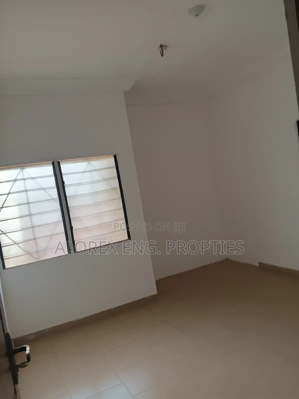 2bdrm Apartment in Amanfro, Frafraha for rent