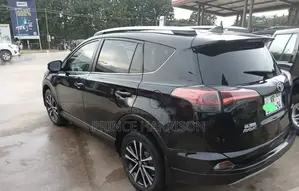 Toyota RAV4 Limited 4dr SUV (2.5L 4cyl 6A) 2018 Black