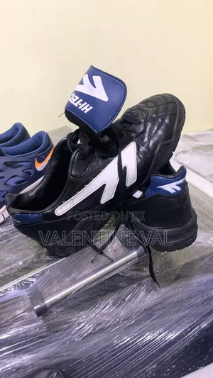 Hi Tech Size 41 Soccer Boots Design for Your Regular Workout