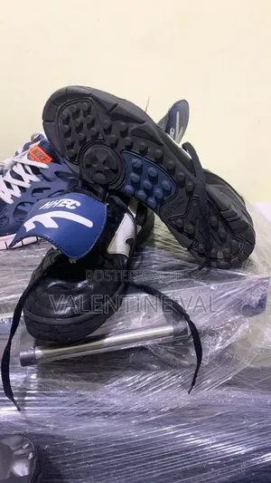 Hi Tech Size 41 Soccer Boots Design for Your Regular Workout