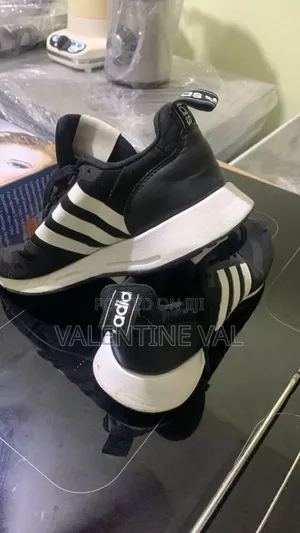 Adidas Size 41 1\2 For Your Daily Exercise And Outing
