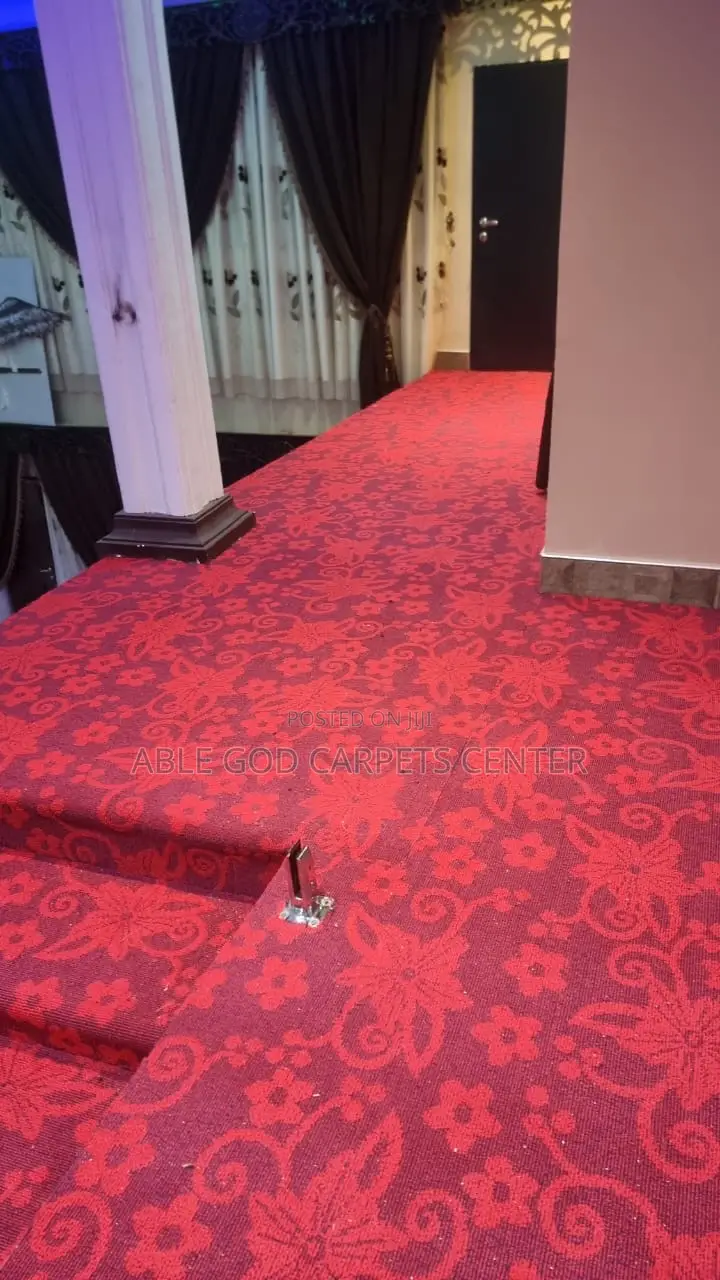 Wine Fluffy Woolen Carpets With Designs