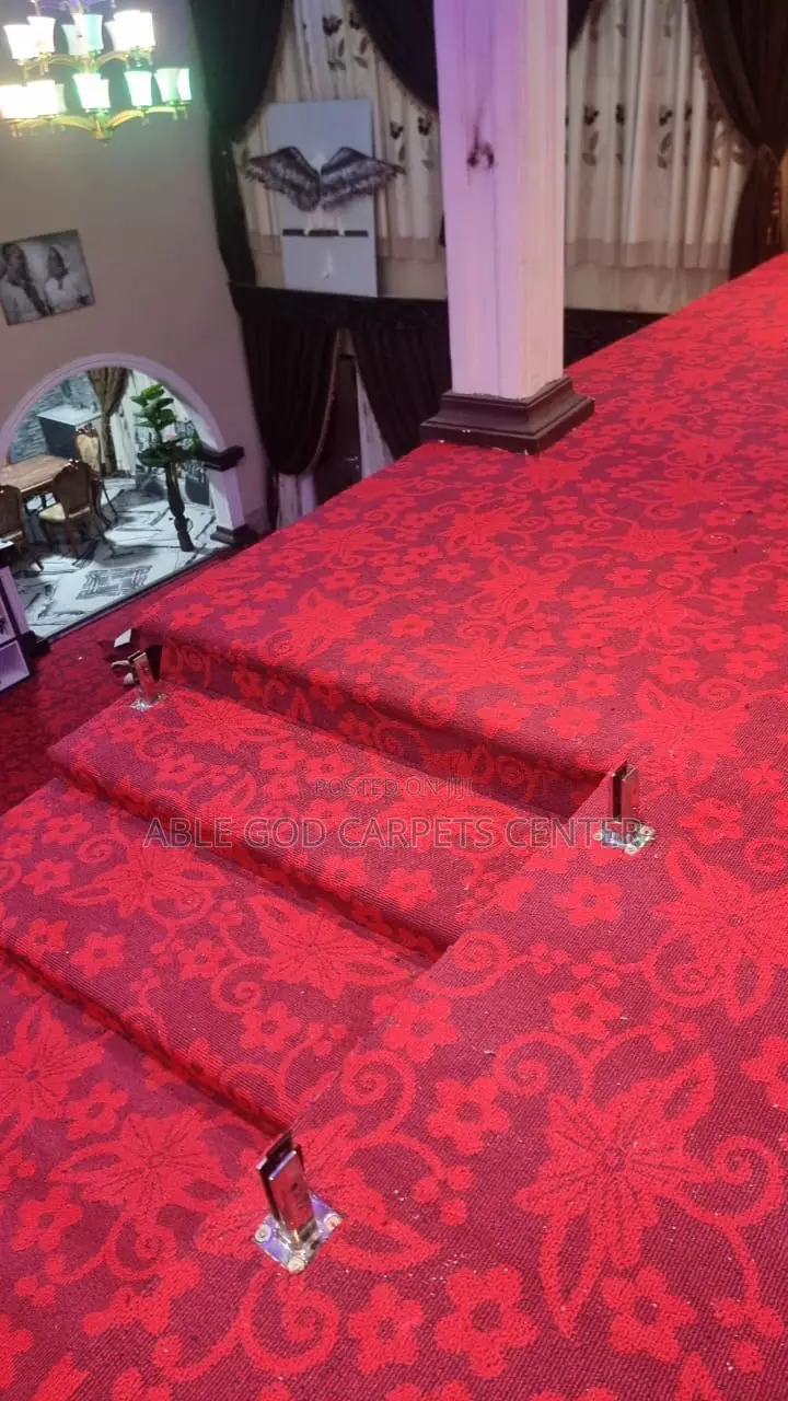 Wine Fluffy Woolen Carpets With Designs