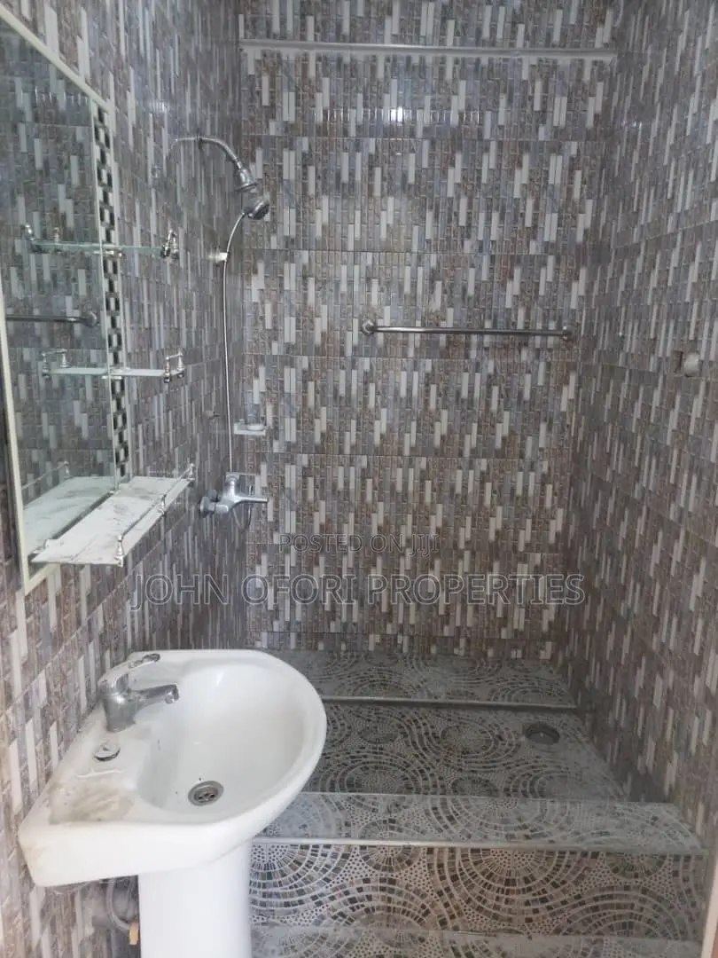 1bdrm Apartment in Emena Hospital, Kumasi Metropolitan for rent