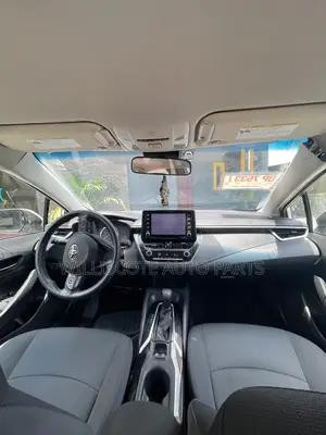 Toyota Corolla LE 2022 Silver