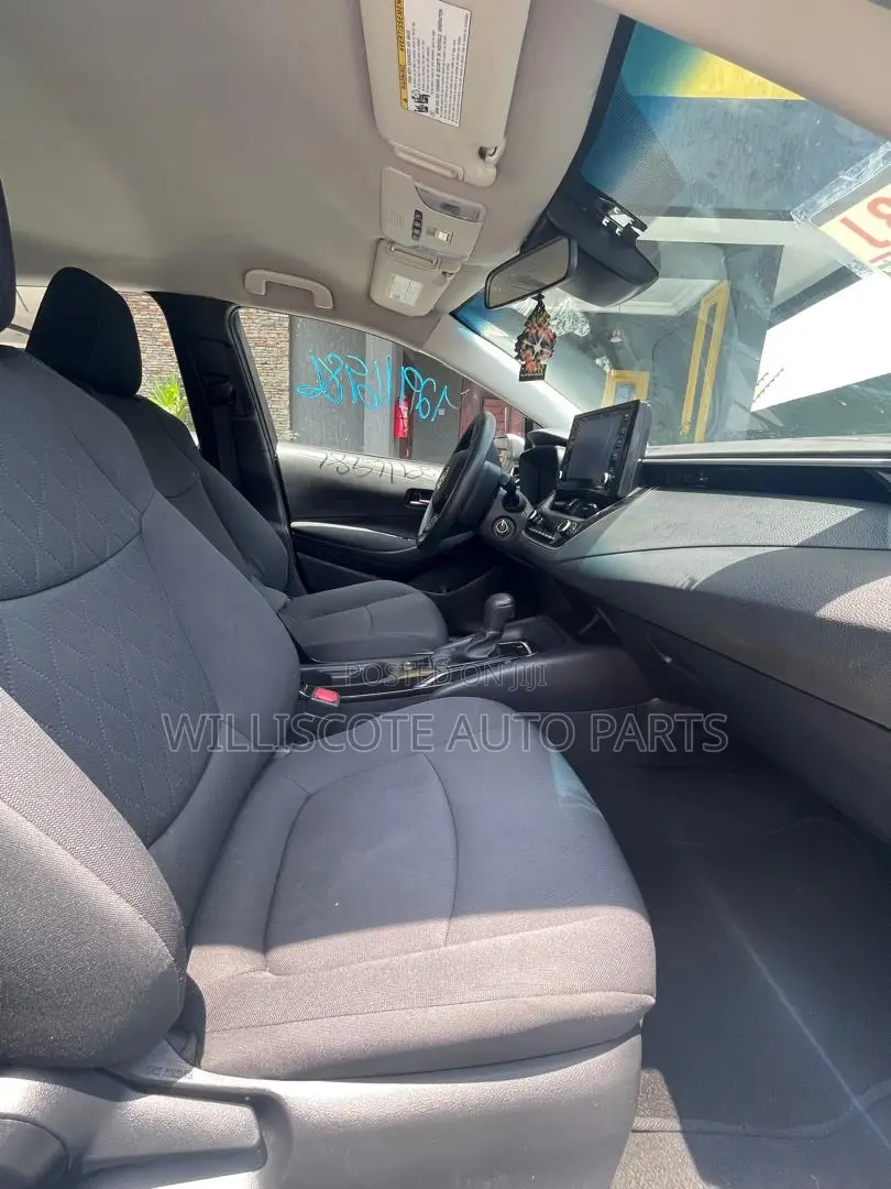 Toyota Corolla LE 2022 Silver