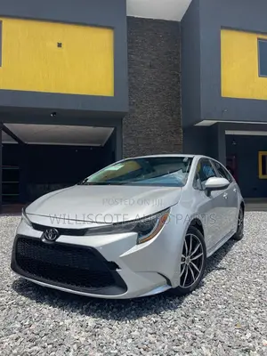 Toyota Corolla LE 2022 Silver