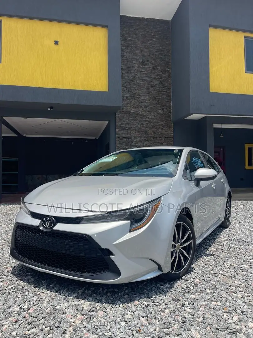 Toyota Corolla LE 2022 Silver