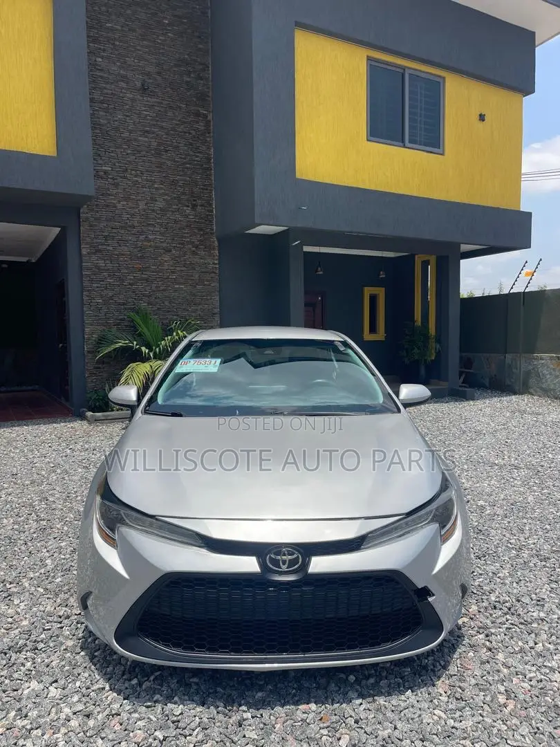 Toyota Corolla LE 2022 Silver