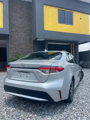 Toyota Corolla LE 2022 Silver