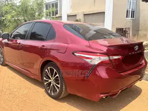 Toyota Camry SE FWD (2.5L 4cyl 8AM) 2018 Burgundy