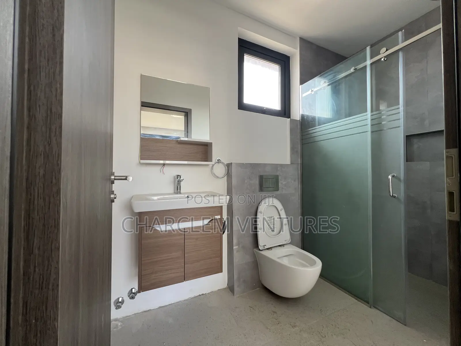 5bdrm Townhouse / Terrace in Charclem Ventures, East Legon for rent