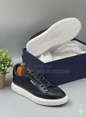 Classic Lace-Up Casual Sneakers