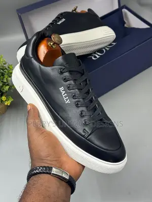 Classic Lace-Up Casual Sneakers
