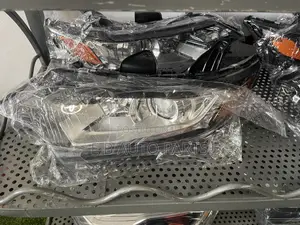 Outlander 2017 Headlight Pair