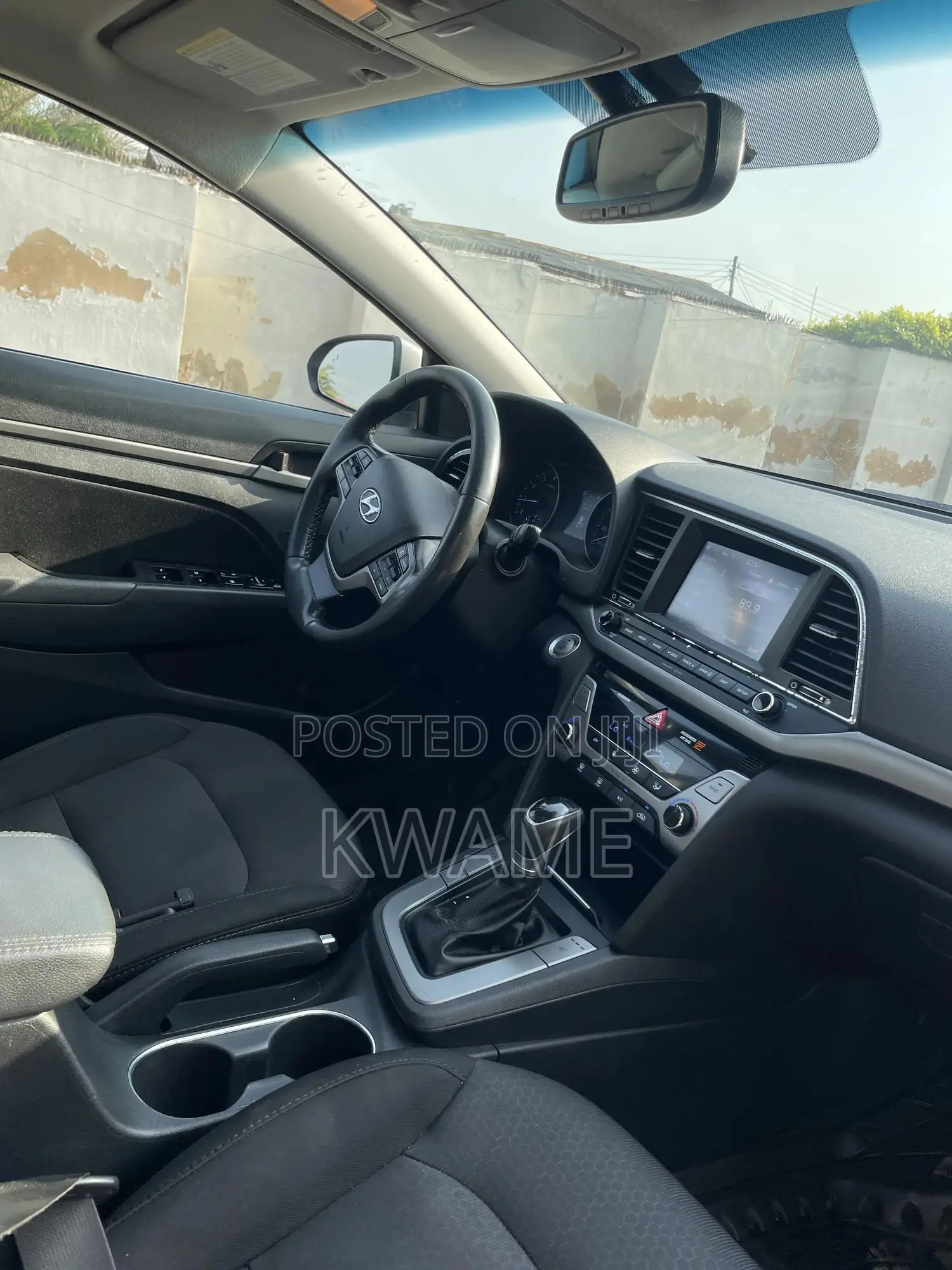 Hyundai Elantra SE Sedan FWD (2.0L 4cyl 6M) 2017 Silver