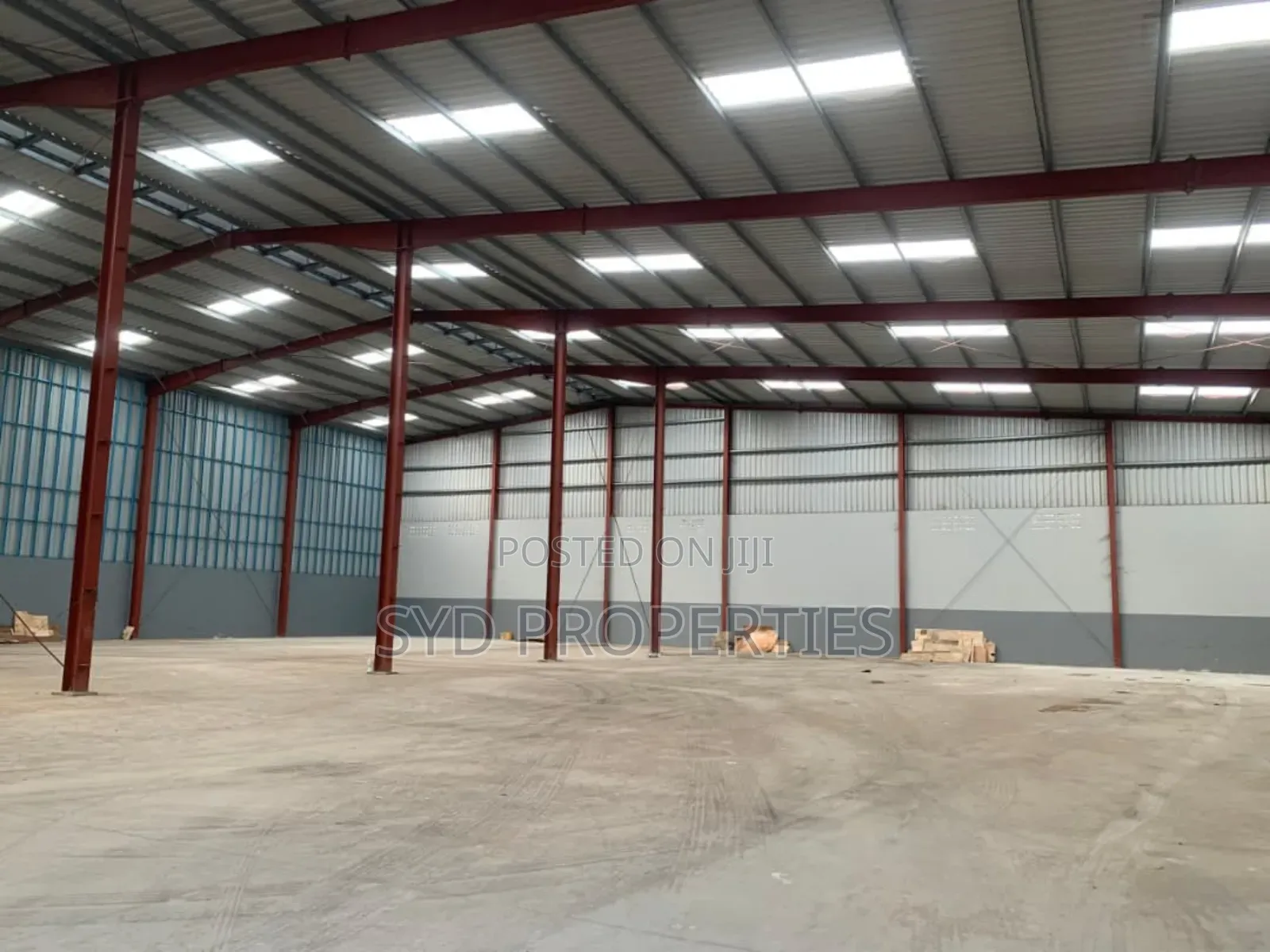 2000sqm Warehouse With a 3 Bedroom Apt Office at Tema Community 25