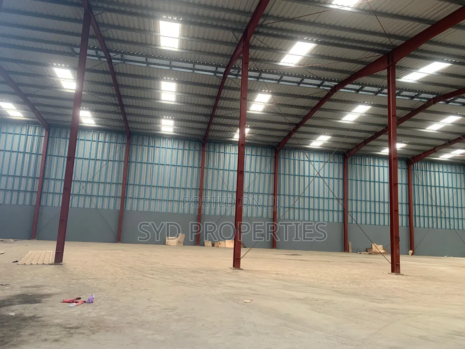 2000sqm Warehouse With a 3 Bedroom Apt Office at Tema Community 25