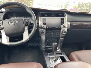 Toyota 4-Runner SR5 Premium 2022 White