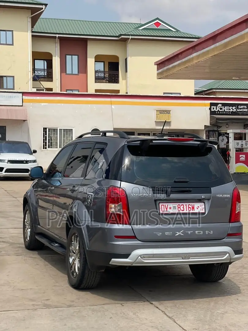 SsangYong Rexton 2015 Black