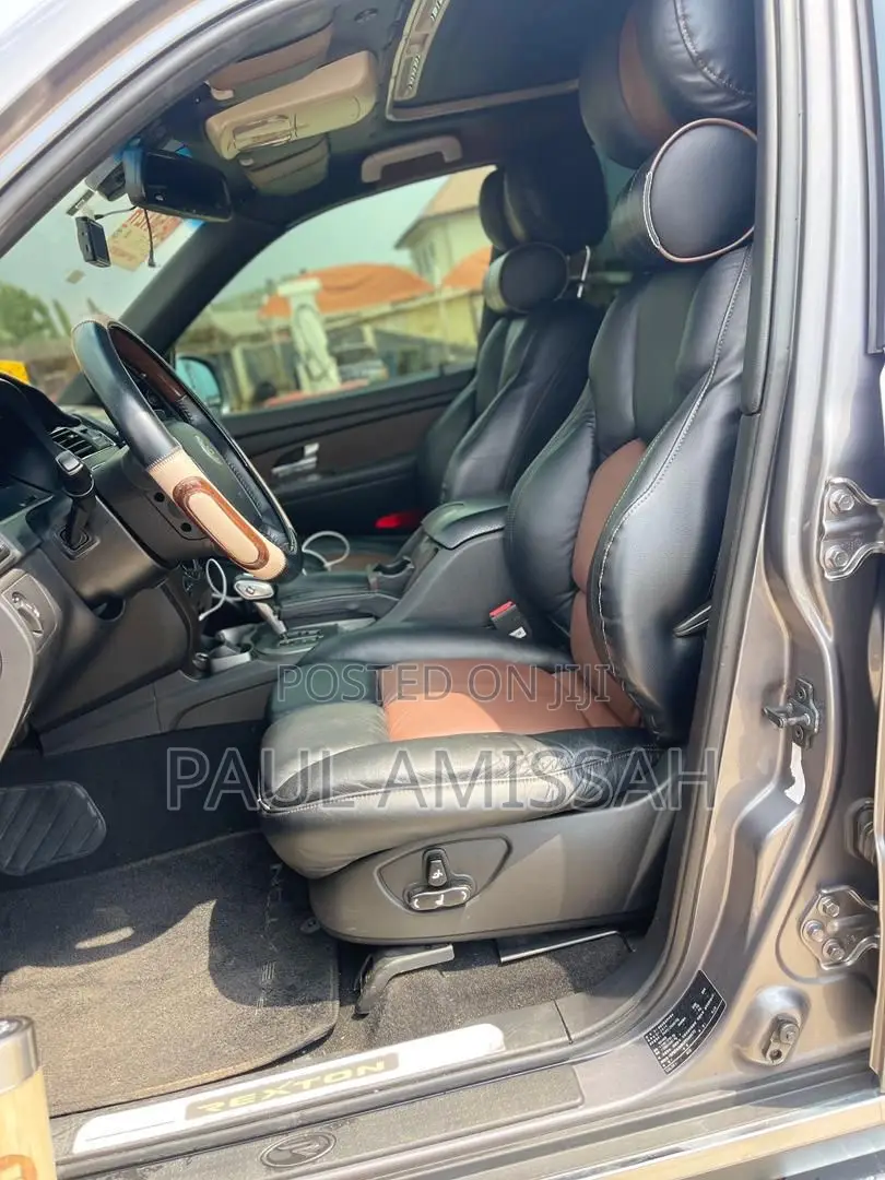 SsangYong Rexton 2015 Black
