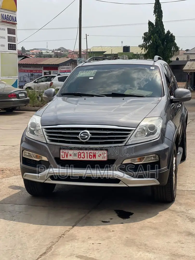 SsangYong Rexton 2015 Black