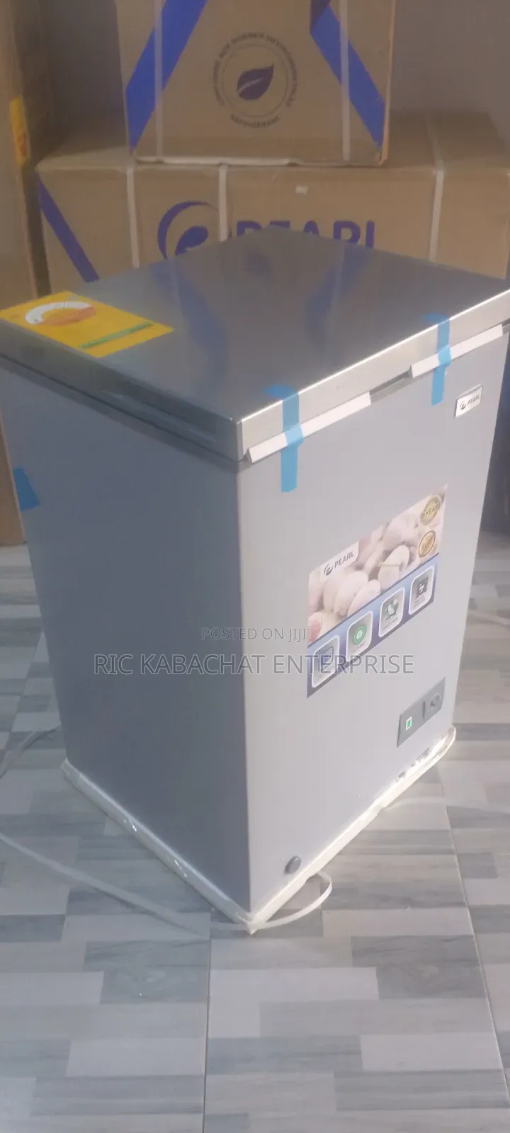 Chest Freezer With Lock and Key 100 Litres