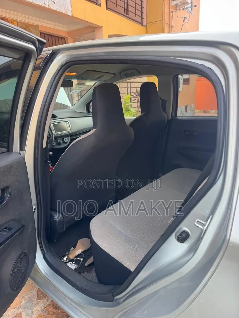 Toyota Vitz 1.3 AWD 3dr 2012 Gray