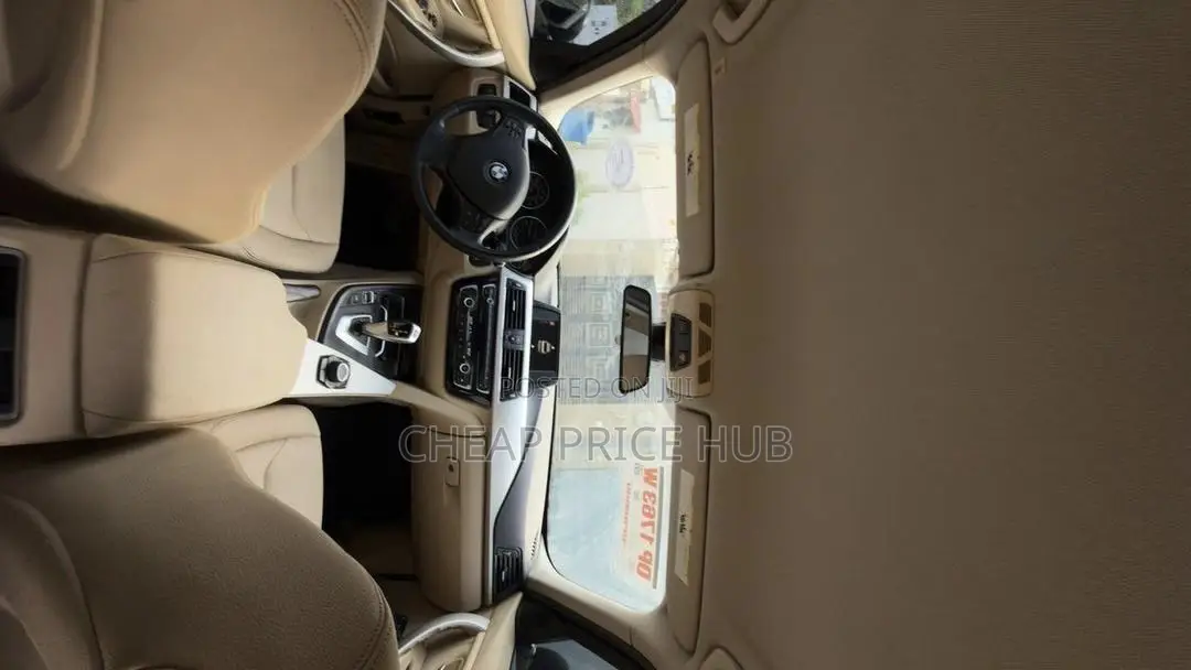BMW 320i 2016 Black