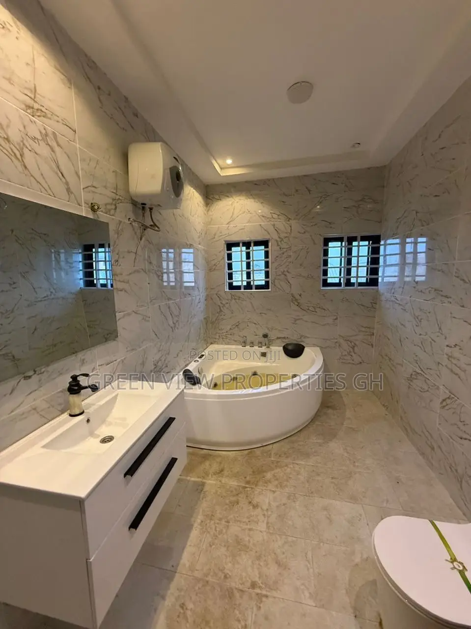 4bdrm Duplex in Haatso for sale