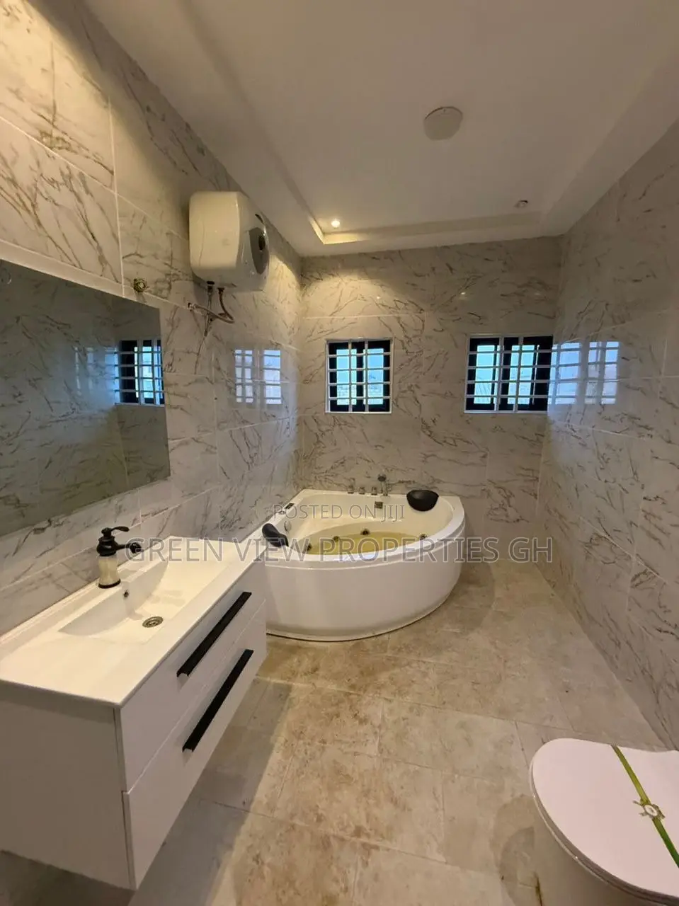 4bdrm Duplex in Haatso for sale