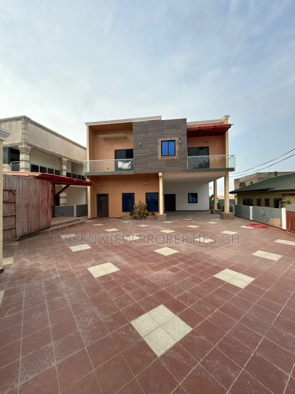 4bdrm Duplex in Haatso for sale