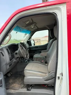 Nissan NV200 2017 Red