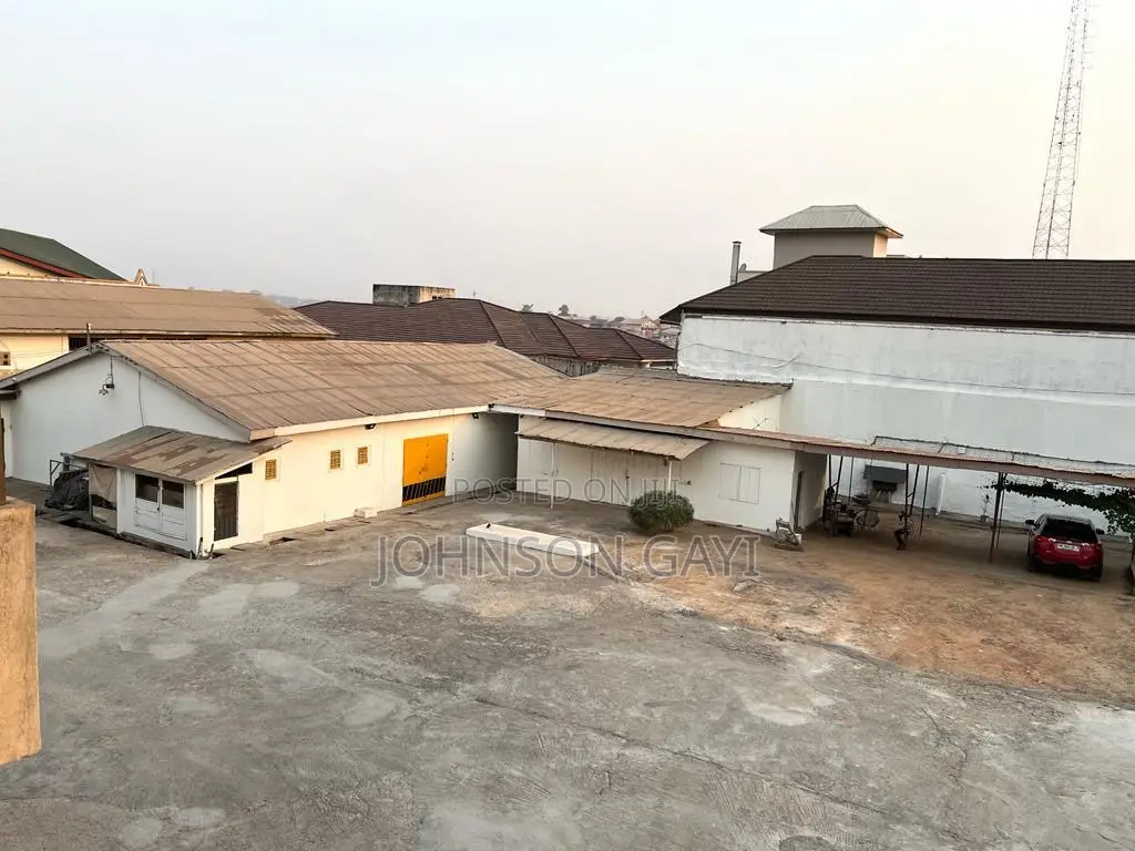 Warehouse With 4bedroom en-Suite