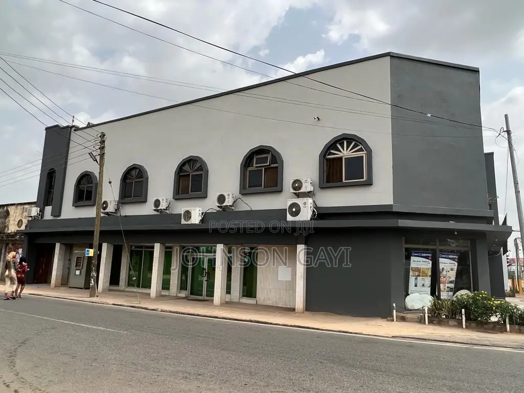 Warehouse With 4bedroom en-Suite