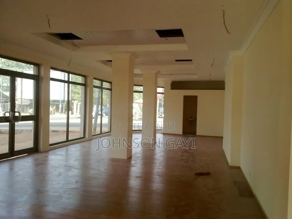 Warehouse With 4bedroom en-Suite